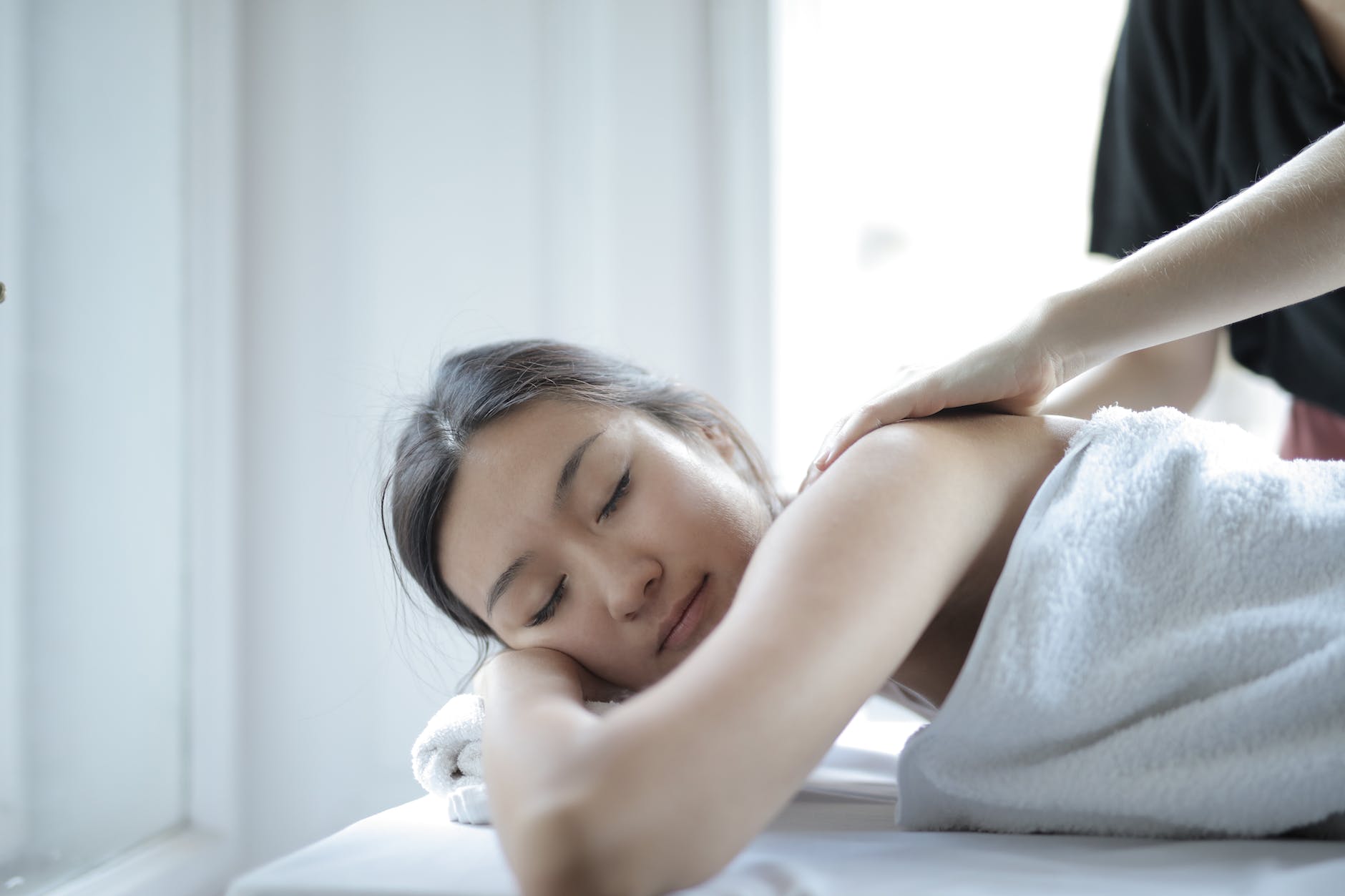 Experience the healing and rejuvenating benefits of post-natal massage, designed to support new mothers during the postpartum period. Discover the techniques, benefits, and frequently asked questions about post-natal massage to nurture your body, relieve tension, and promote recovery after childbirth.