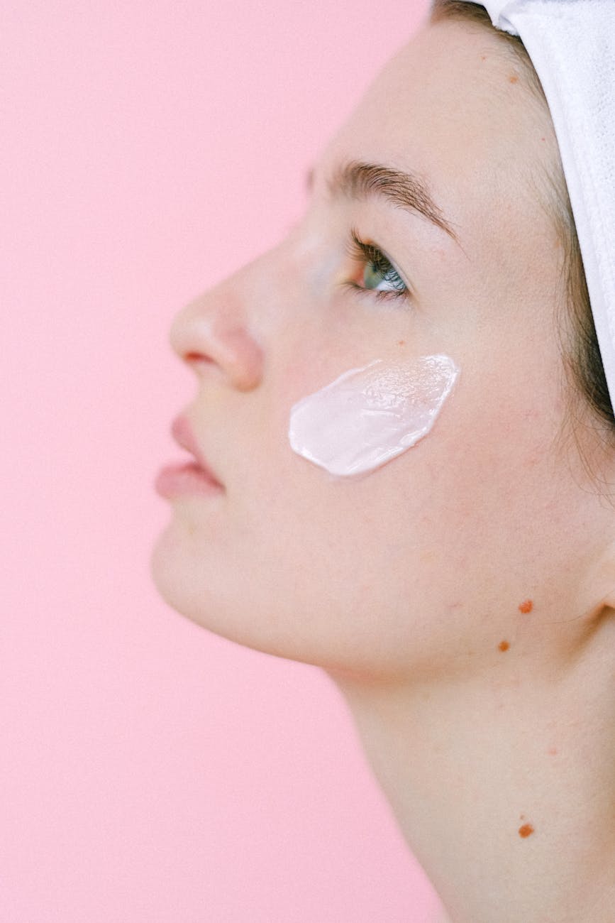 Learn how to contour like a pro and master the art of facial contouring and sculpting with our comprehensive guide. Discover expert tips and techniques for achieving flawless contours and enhancing your natural beauty. Plus, indulge in the ultimate relaxation with Charel Spa and Massage services for a pampering experience.