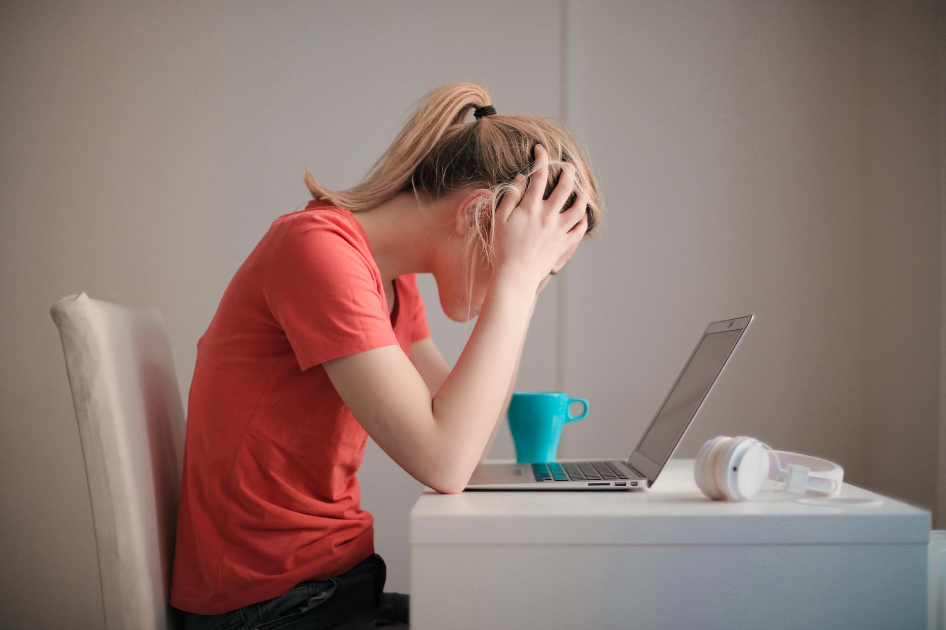 Discover 10 effective home remedies and understand the causes of stress and anxiety. Learn how to manage these feelings naturally and improve your overall well-being with these simple tips.