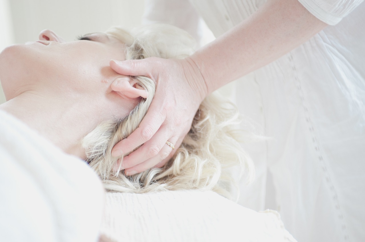 Suffering from eye pain? Discover 10 effective remedies for relief, from warm compresses to professional eye massages at Charel Spa and Massage. Keep your eyes healthy and pain-free today!