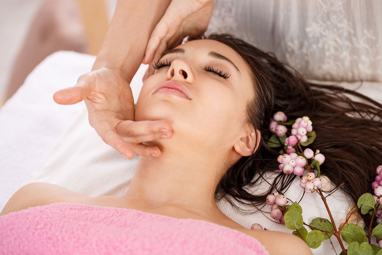 Looking for natural remedies to fight depression? Discover 10 powerful ways to improve your mood, including massage therapy at Charel Spa and Massage. Boost your emotional well-being today!