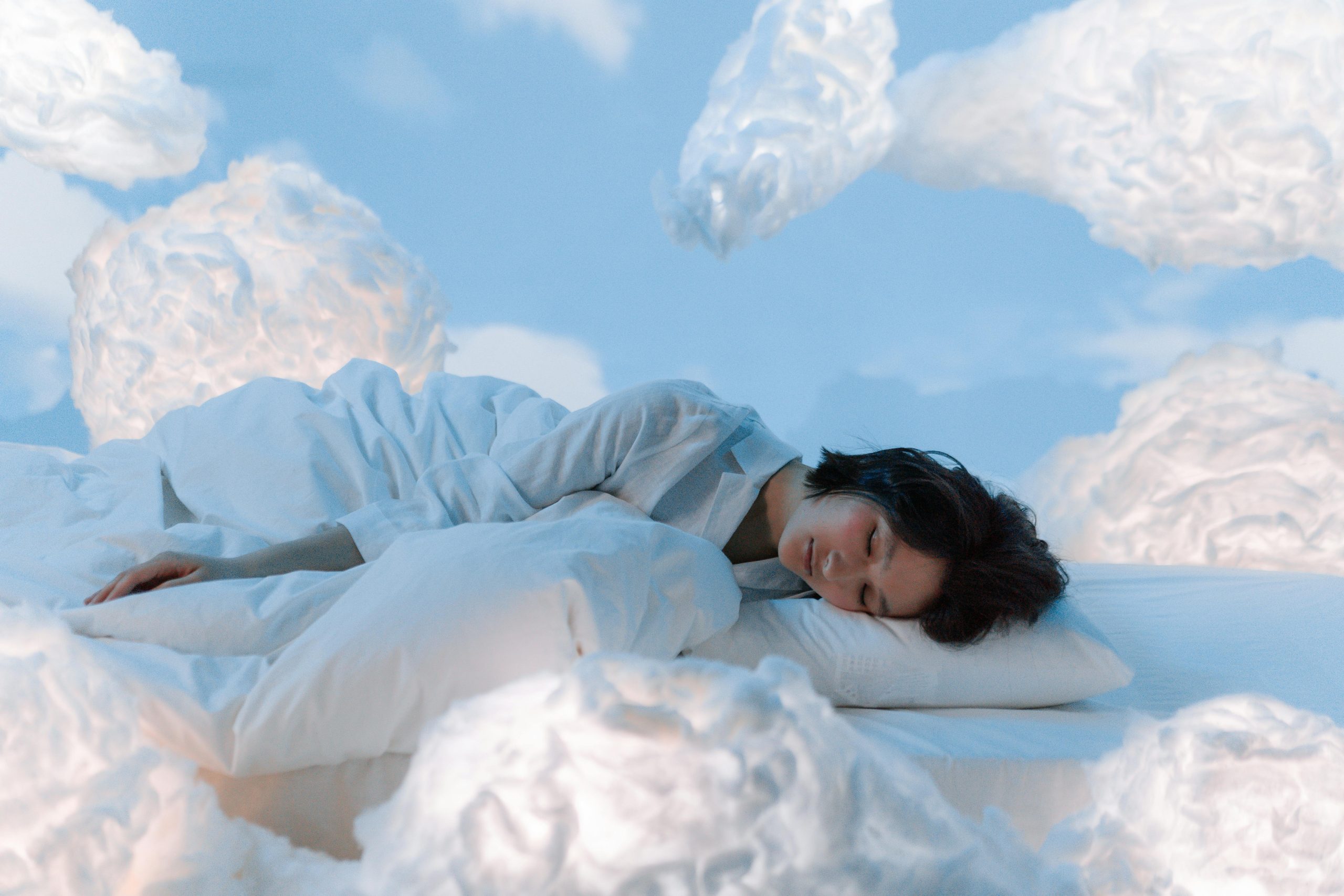 Feeling sleepy all the time? Discover 10 powerful remedies to stay awake, boost energy, and improve focus. Try a rejuvenating massage at Charel Spa and Massage for natural relaxation and alertness!